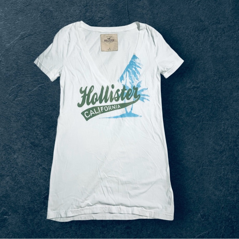 Hollister White Graphic T-Shirt V Neck women Small Like New